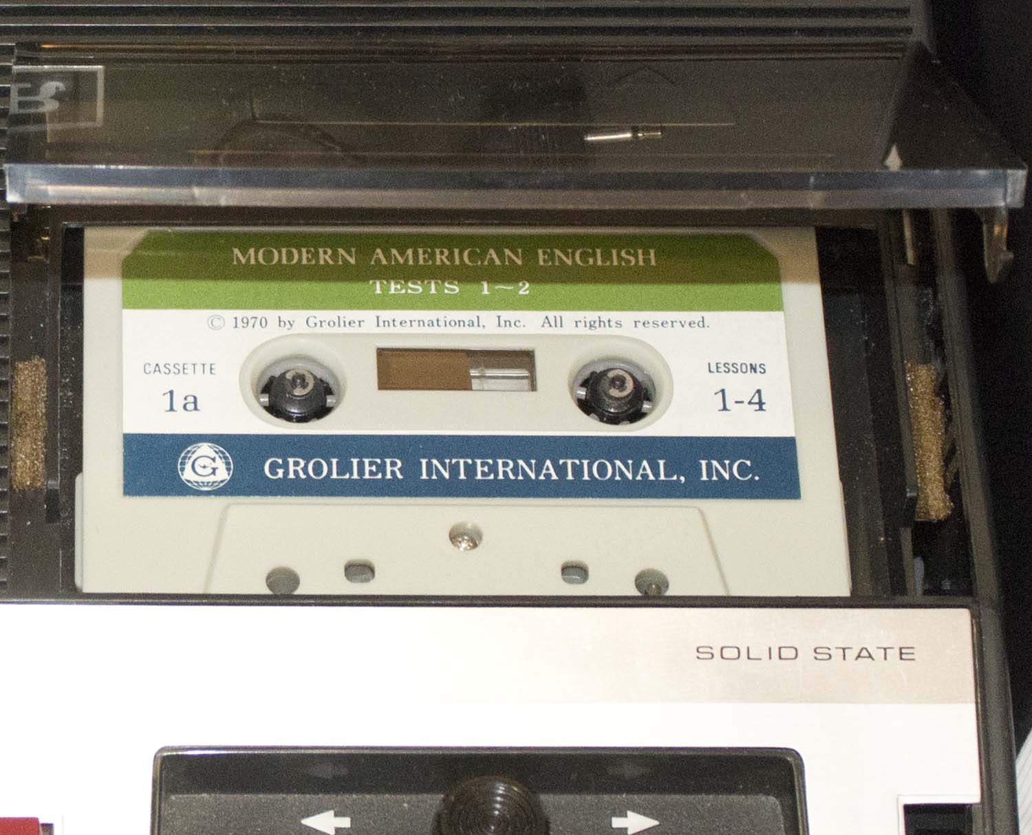 Лингафонная система "Modern American English" фирмы Grolier - Sanyo с магнитофоном, микрофоном, наушниками и кассетами 1970-е годы