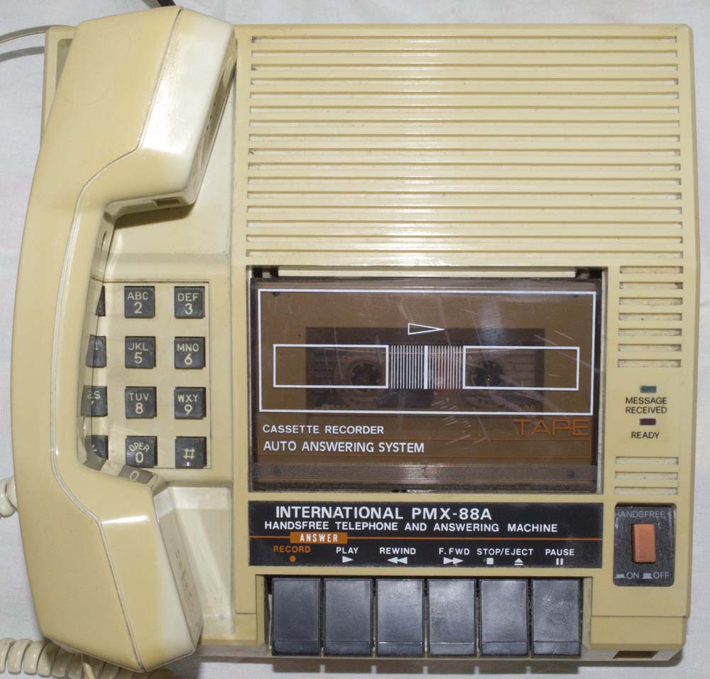 Телефон с записью на стандартную компакт кассету International