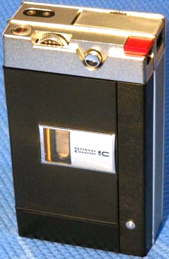 Кассетный recorder player National начала 1970-х - совсем чуть-чуть и плеер на 10 лет раньше SONY