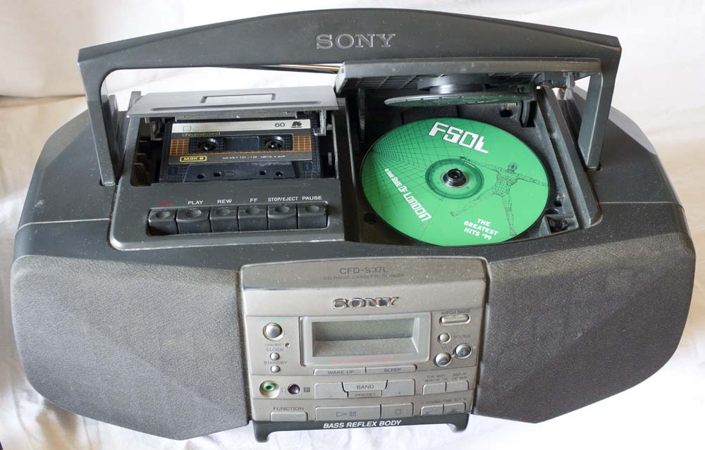 Переносной музыкальный центр Sony compact disc cassete radio