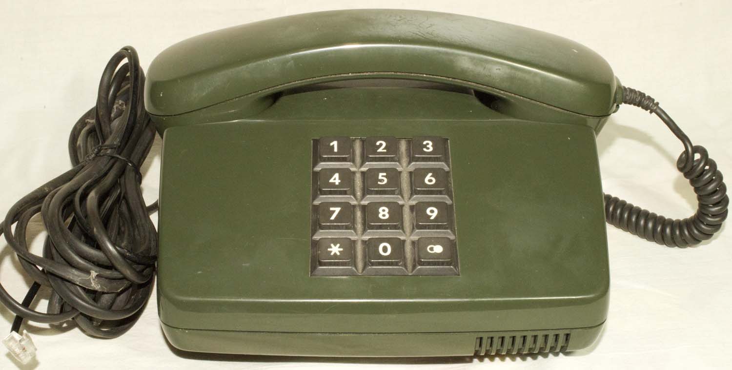 Первые стационарные кнопочные телефоны Siemens telephone в старых корпусах от дисковых телефонов